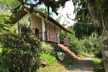 هتل Jungle Lodge El Jardin Aleman