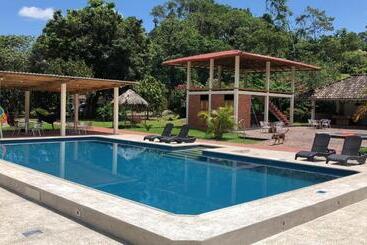 هتل Jungle Lodge El Jardin Aleman