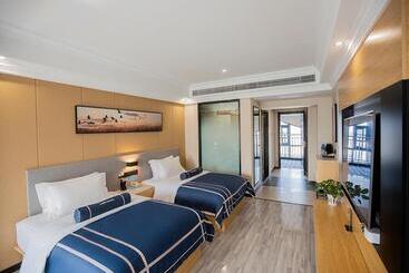 Lanou Hotel Yellowstone Harbor Area Moore Cityland