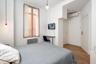 پانسیون Chambre Moderne, Proche Monaco