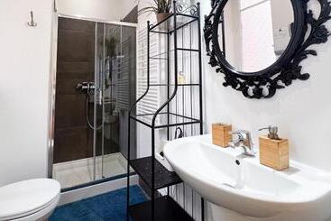 پانسیون Chambre Moderne, Proche Monaco
