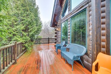 Hot Tub, Deck & Beach Access: Albrightsville Cabin