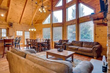 Hot Tub, Deck & Beach Access: Albrightsville Cabin