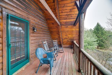 Hot Tub, Deck & Beach Access: Albrightsville Cabin