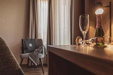 تختخواب و صبحانه Mediterraneo Luxury Room Esztergom