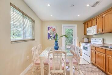 Biscayne Park Home   Near Miami Beaches & Golfing