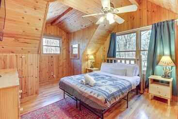 茅舍 Private Hot Tub & Fire Pit: Log Cabin In Blakeslee