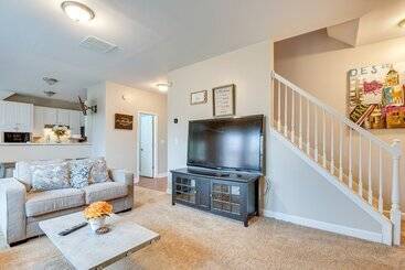 Pet Friendly Atlanta Home: 9 Mi To Downtown!