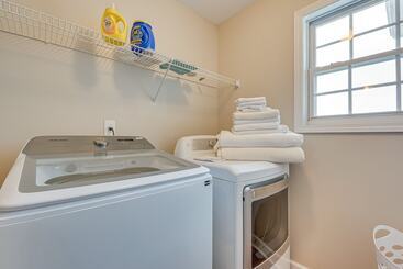 Pet Friendly Atlanta Home: 9 Mi To Downtown!