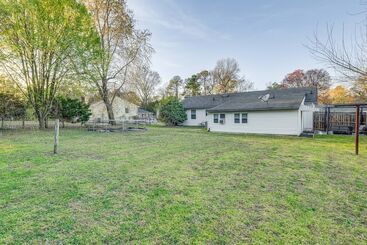 Colorful Hopewell Home ~ 5 Mi To The James River!