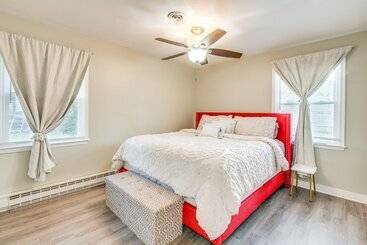 Colorful Hopewell Home ~ 5 Mi To The James River!