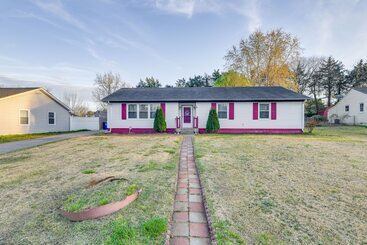 Colorful Hopewell Home ~ 5 Mi To The James River!
