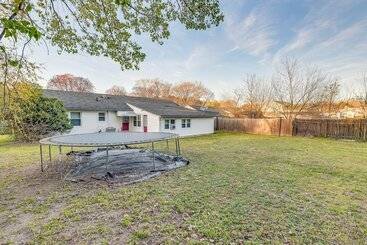 Colorful Hopewell Home ~ 5 Mi To The James River!