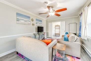 Colorful Hopewell Home ~ 5 Mi To The James River!
