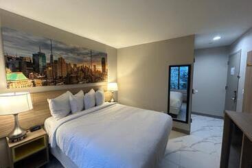 هتل Days Inn By Wyndham Staten Island