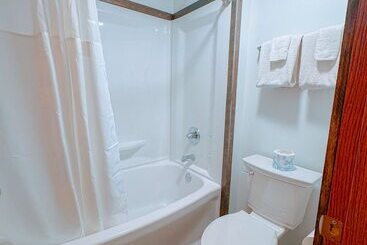 هتل Whitecap Mountains Resort