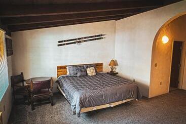 هتل Whitecap Mountains Resort