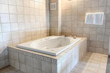هتل Whitecap Mountains Resort