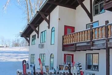 هتل Whitecap Mountains Resort