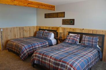 هتل Whitecap Mountains Resort
