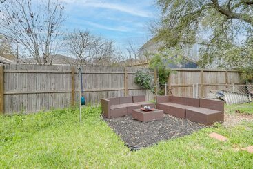 Houston Heights Home W/ Yard ~ 5 Mi To Downtown!