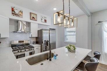 Houston Heights Home W/ Yard ~ 5 Mi To Downtown!