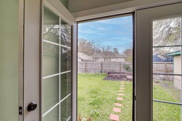 Houston Heights Home W/ Yard ~ 5 Mi To Downtown!