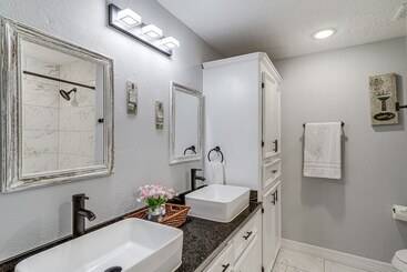 Houston Heights Home W/ Yard ~ 5 Mi To Downtown!