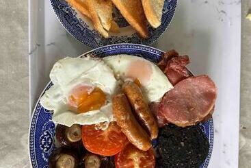 Glamping Cabin   Great For Hikers   Breakfast Inc!