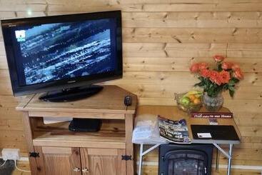Glamping Cabin Great For Hikers Breakfast Inc!