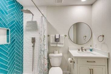 Modern Pensacola Home ~ 6 Mi To Beach!