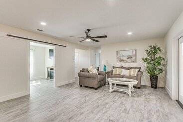 Modern Pensacola Home ~ 6 Mi To Beach!