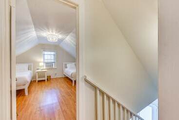 New Bern House W/ Gas Grill Near Neuse River!