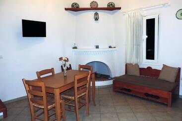 Pelagos Rooms 10m From Gyrismata Beach
