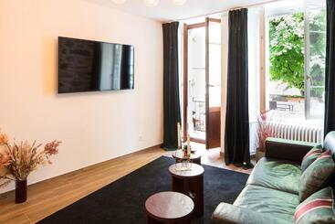 Пансион Marché 28 Guesthouse