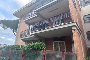 پانسیون Room In B&b   Comfortable Room With Spacious Kitchen   Suite Colosseo