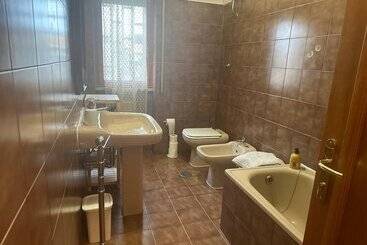 پانسیون Room In B&b   Comfortable Room With Spacious Kitchen   Suite Colosseo