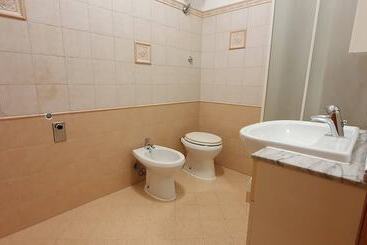 پانسیون Room In B&b Comfortable Room With Spacious Kitchen Suite Colosseo