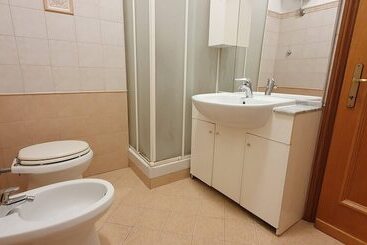 پانسیون Room In B&b   Comfortable Room With Spacious Kitchen   Suite Colosseo