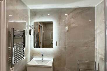 اقامتگاه House In Croydon Welcomes You To Comfort And Style