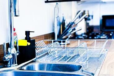 اقامتگاه 3bed House For Contractors/large Group Sleep Upto9