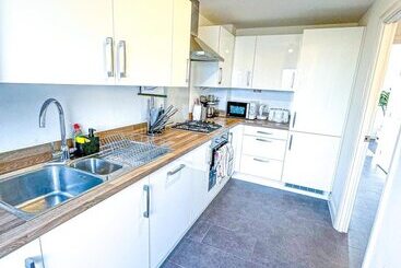 اقامتگاه 3bed House For Contractors/large Group Sleep Upto9