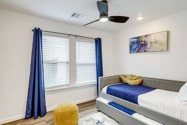 Sleek Houston Home ~ 6 Mi To Downtown Attractions