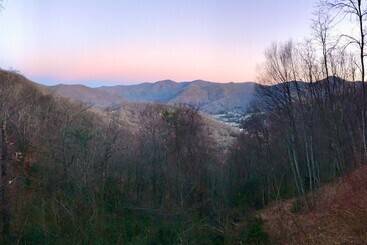 Spacious Maggie Valley Cabin W/ Waterfall On Site!