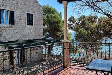 تختخواب و صبحانه Guesthouse Villa Mlini
