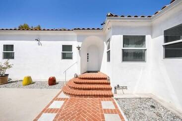 Burnside By Avantstay Modern, Boho, Chic La Home