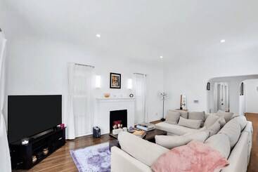 Burnside By Avantstay Modern, Boho, Chic La Home