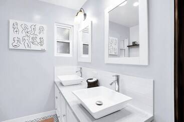 Burnside By Avantstay Modern, Boho, Chic La Home