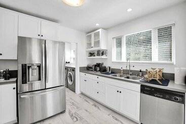 Burnside By Avantstay Modern, Boho, Chic La Home