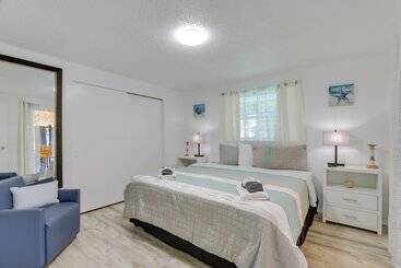 بيت ريفى Englewood Home W/ Shared Pool & Screened Lanai!